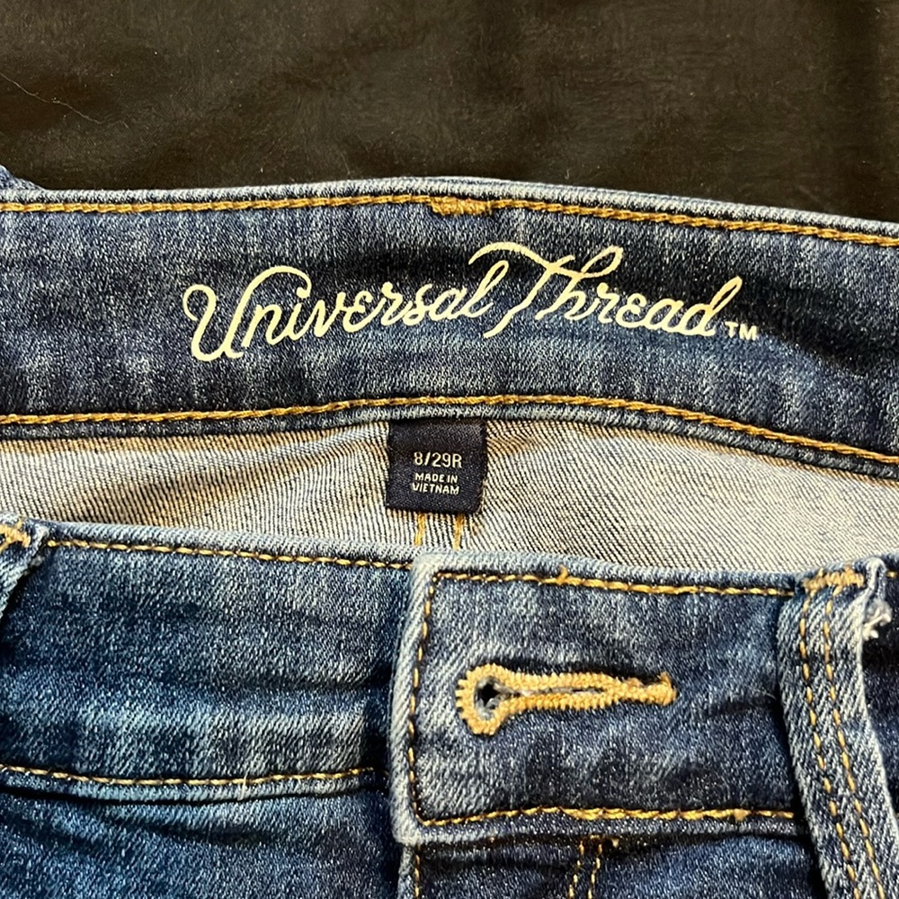 Dark wash Universal Thread size 8/29 R skinny jeans